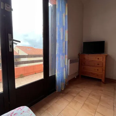 Port-la-nouvelle: T2 Mezzanine, Terrasse, Parking, A 300m De La Plage! - Fr-1-229c-85 * Port-la-Nouvelle